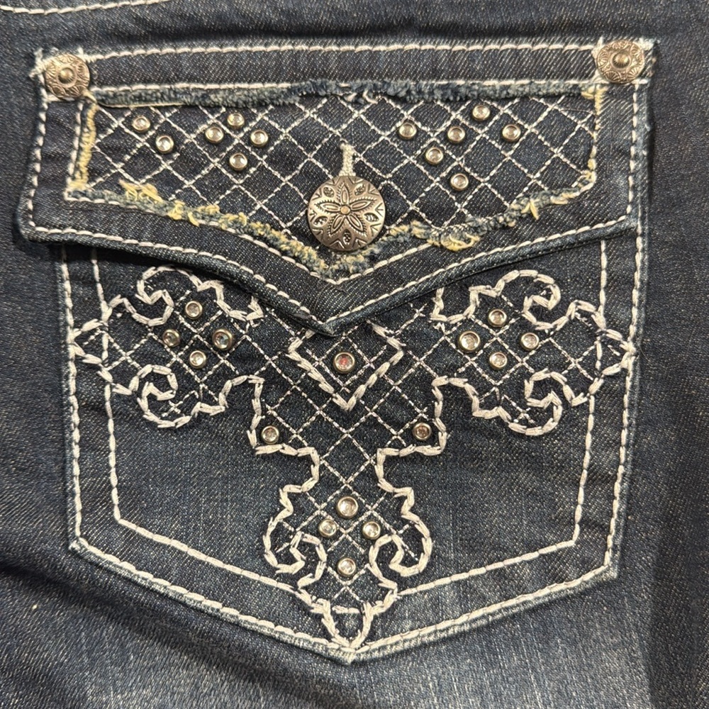 Royal Premium Straight Leg Jeans with Embellished Back Pockets & Subtle Fading - Picture 3 of 5